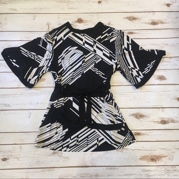 BCBGMaxAzria Black White Kimono Wrap Top Size Medium - Picture 6 of 9